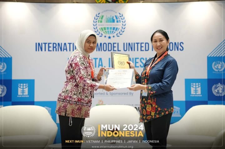 STIH Graha Kirana Student Salsabyla Harahap Wins Best Delegate at IMUN Conference 2024